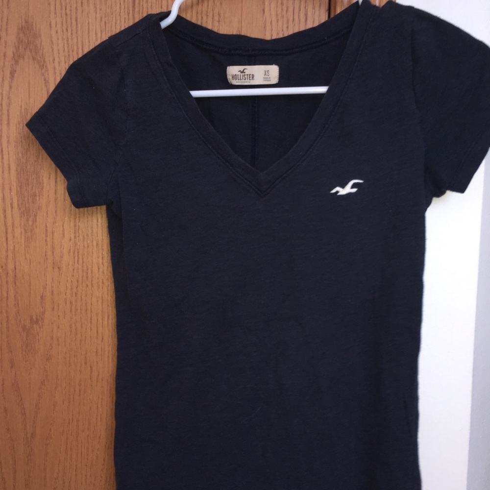 Hollister v-neck tee